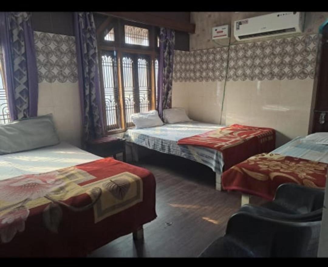 Kashi Annapurna Guest House Varanasi Phòng bức ảnh